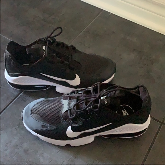 NIKE AIRMAX INFINITY 2- NWOT - Picture 2 of 4